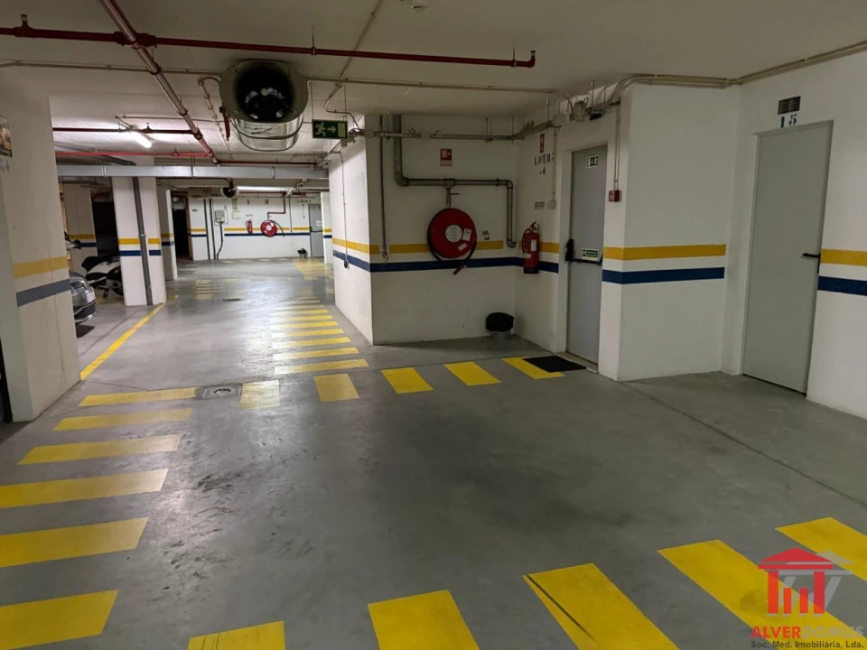 Garagem para Arrendamento em Santa Clara Foto 2