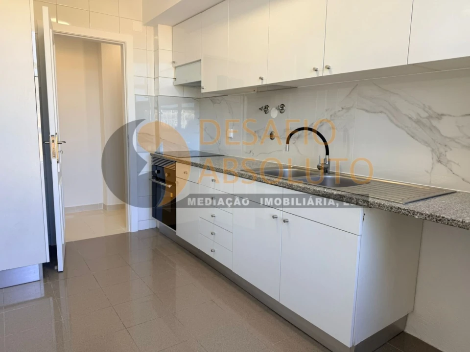 Apartamento T3 para Venda em Laranjeiro e Feijó Foto 6