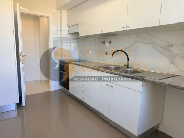 Apartamento T3 para Venda em Laranjeiro e Feijó