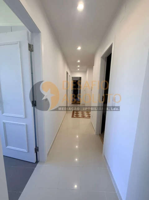 Apartamento T3 para Venda em Laranjeiro e Feijó