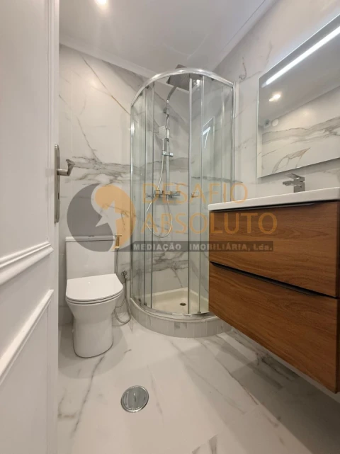 Apartamento T3 para Venda em Laranjeiro e Feijó