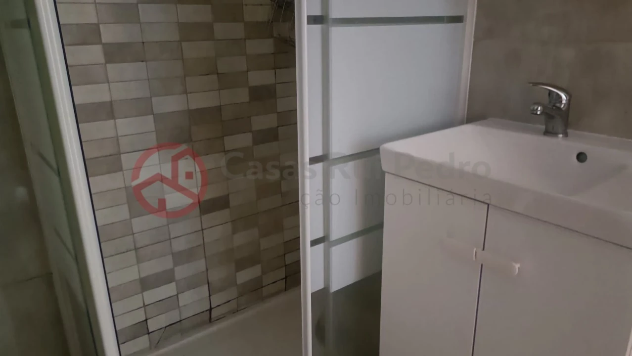 Apartamento T1 para Venda em Amora Foto 10