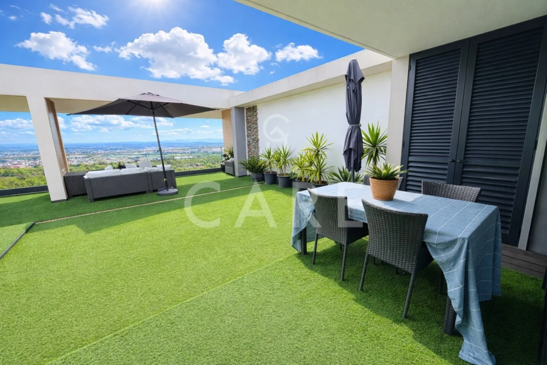 Apartamento T5 para Venda em Venteira Foto 8