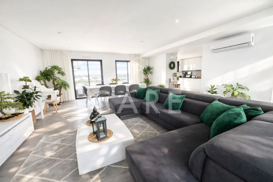 Apartamento T5 para Venda em Venteira Foto 13