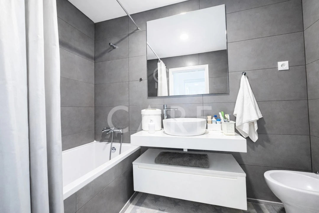 Apartamento T5 para Venda em Venteira Foto 29