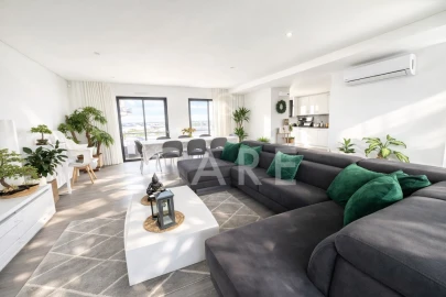 Apartamento T5 para Venda em Venteira