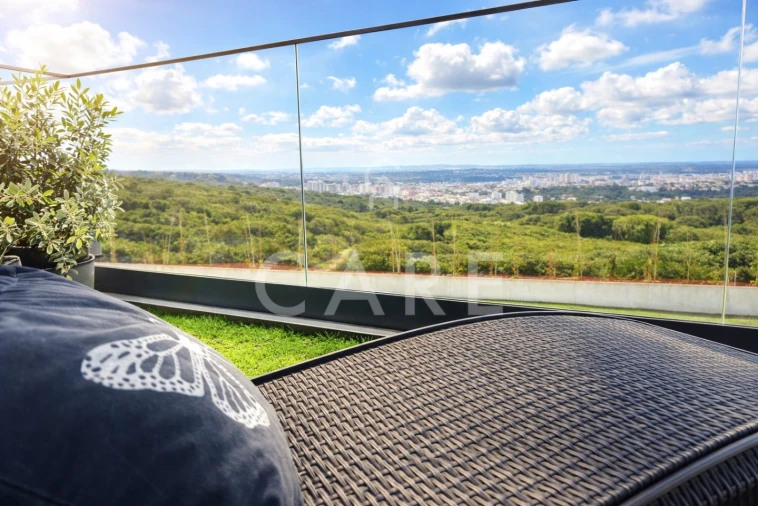 Apartamento T5 para Venda em Venteira Foto 3