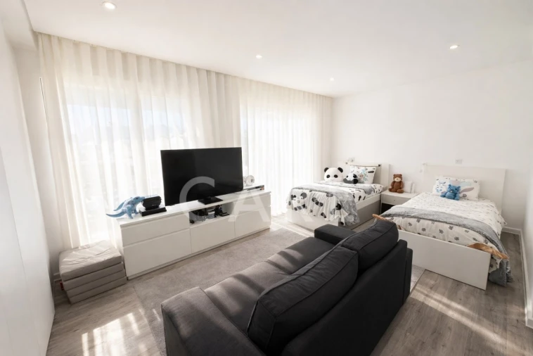 Apartamento T5 para Venda em Venteira Foto 32