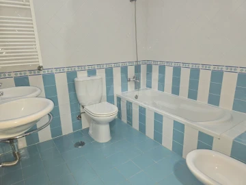 Moradia T4 para Arrendamento em Alfeizerão