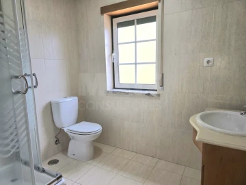 Moradia T4 para Arrendamento em Alfeizerão