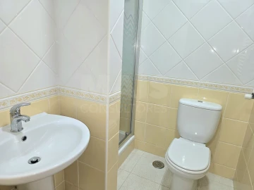 Moradia T4 para Arrendamento em Alfeizerão