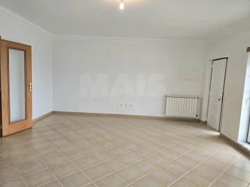 Moradia T4 para Arrendamento em Alfeizerão