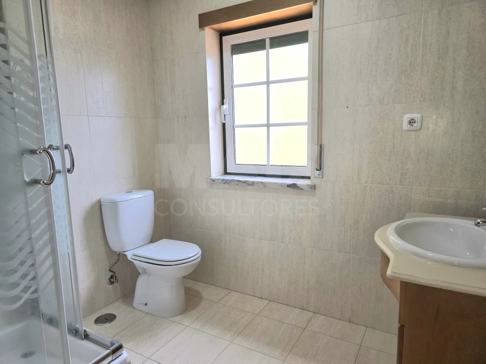 Moradia T4 para Arrendamento em Alfeizerão Foto 10