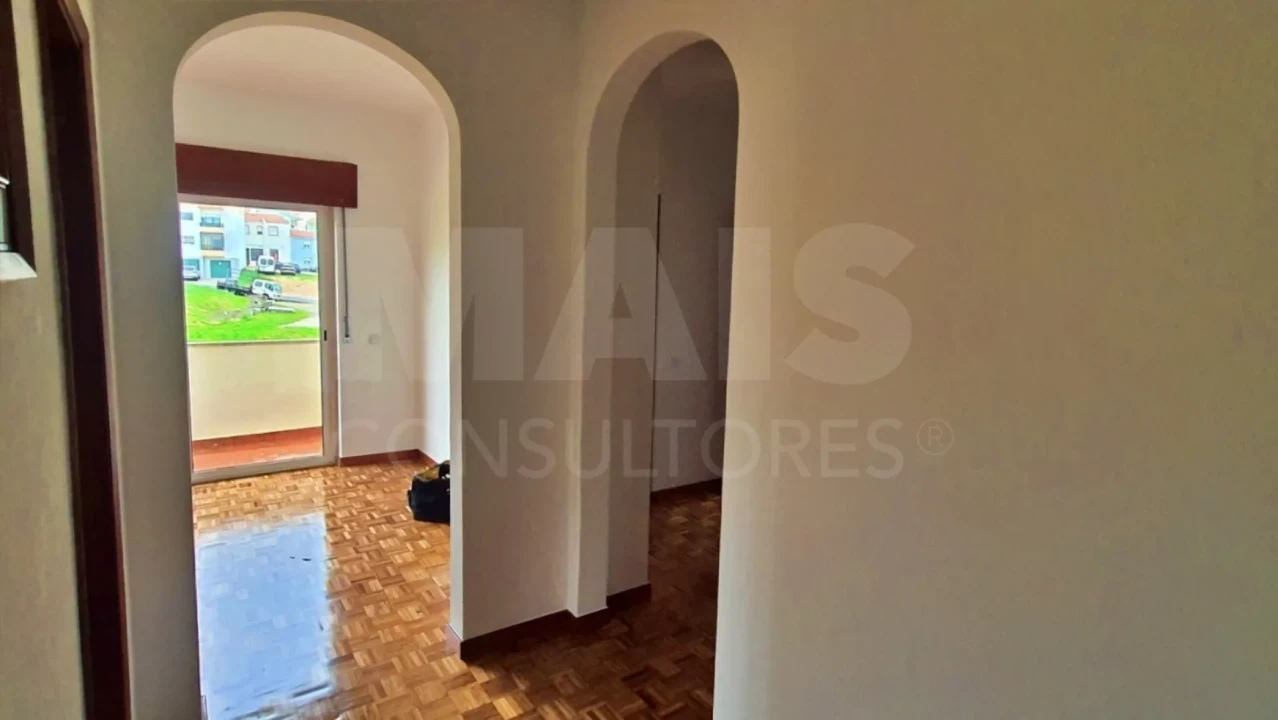 Apartamento T2 para Arrendamento em Porto Salvo Foto 2