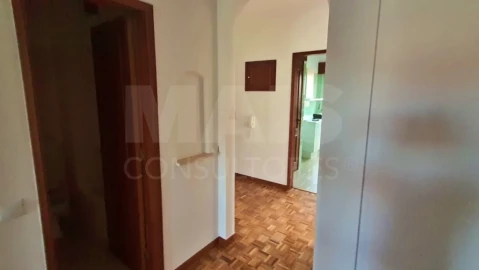 Apartamento T2 para Arrendamento em Porto Salvo