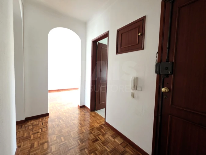 Apartamento T2 para Arrendamento em Porto Salvo Foto 4