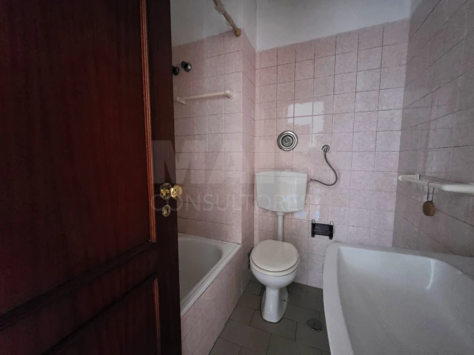 Apartamento T2 para Arrendamento em Porto Salvo Foto 7