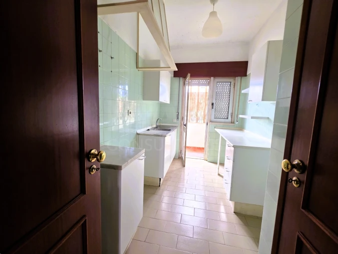 Apartamento T2 para Arrendamento em Porto Salvo Foto 9