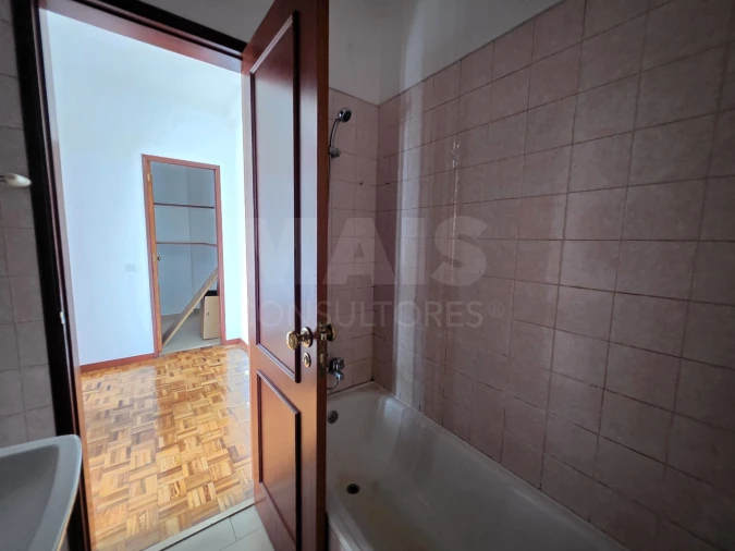 Apartamento T2 para Arrendamento em Porto Salvo Foto 8