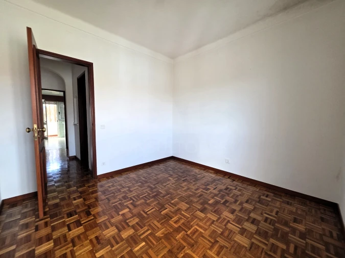 Apartamento T2 para Arrendamento em Porto Salvo Foto 3