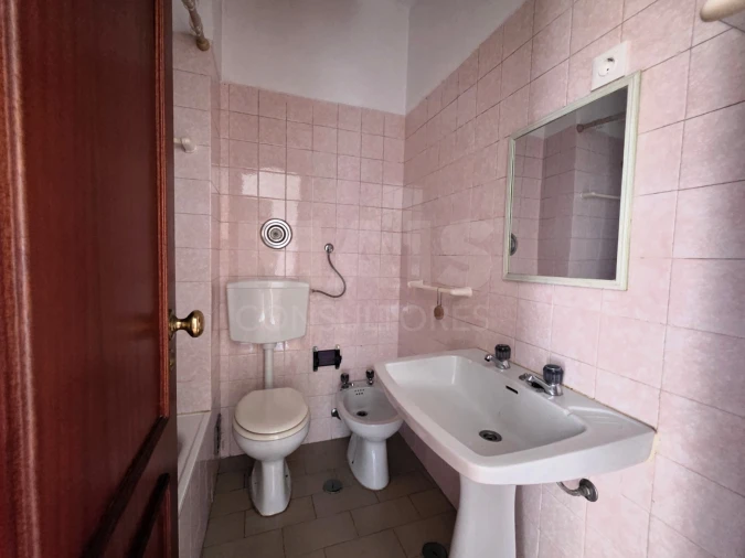 Apartamento T2 para Arrendamento em Porto Salvo Foto 6