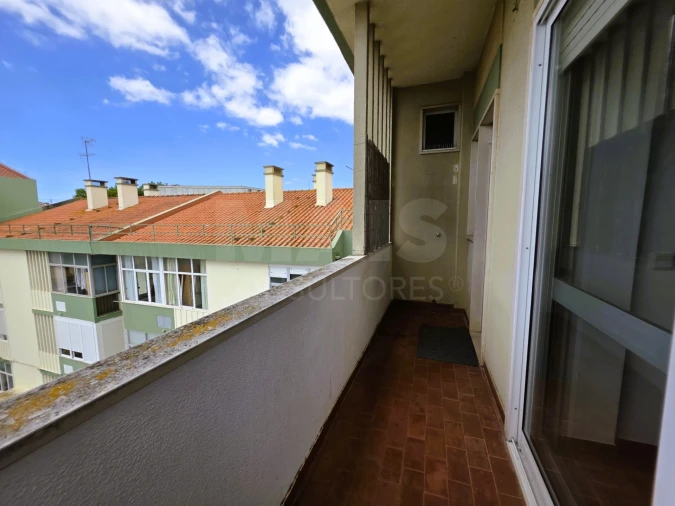 Apartamento T2 para Arrendamento em Porto Salvo Foto 12