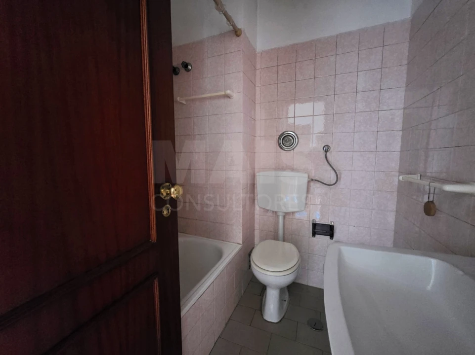 Apartamento T2 para Arrendamento em Porto Salvo Foto 7