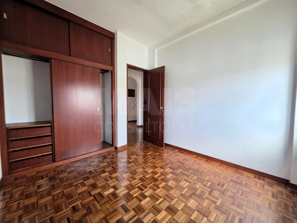 Apartamento T2 para Arrendamento em Porto Salvo Foto 1