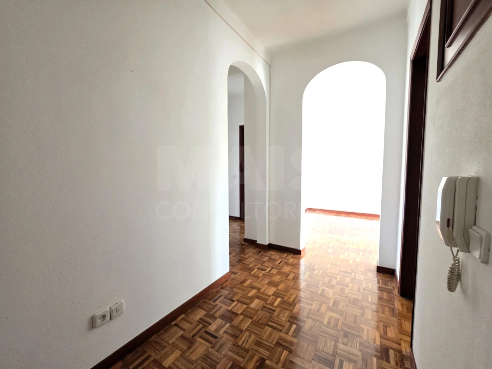 Apartamento T2 para Arrendamento em Porto Salvo Foto 5