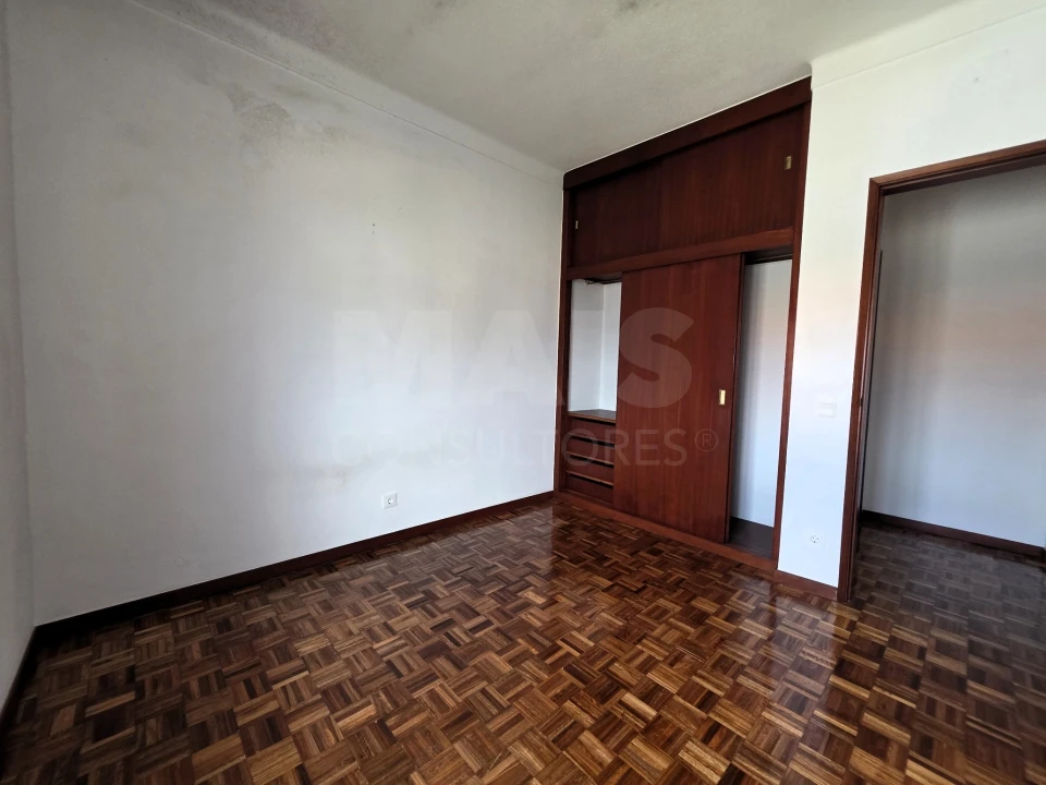Apartamento T2 para Arrendamento em Porto Salvo Foto 2