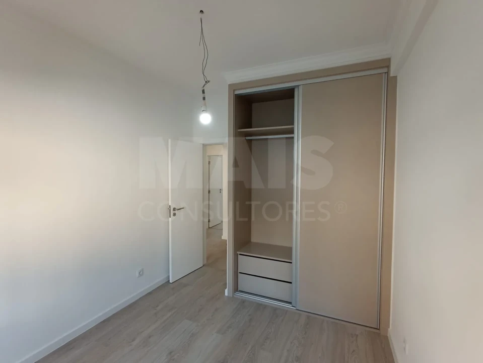 Apartamento T2 para Venda em Águas Livres Foto 3