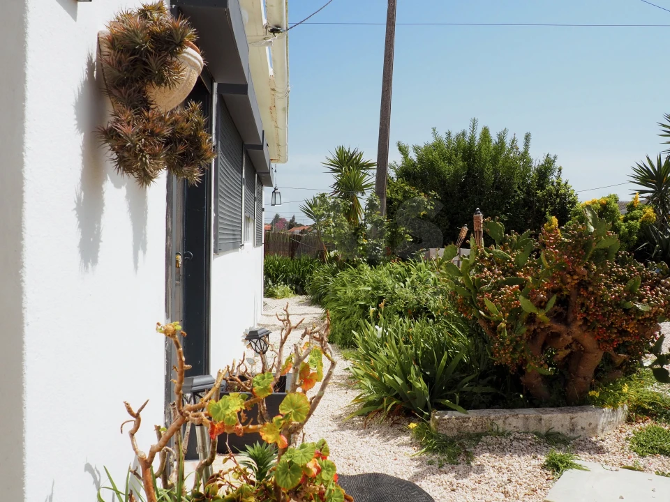 Moradia T2 para Venda em Cela Foto 9