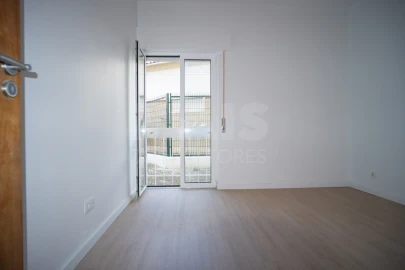 Apartamento T2 para Arrendamento em Porto Salvo