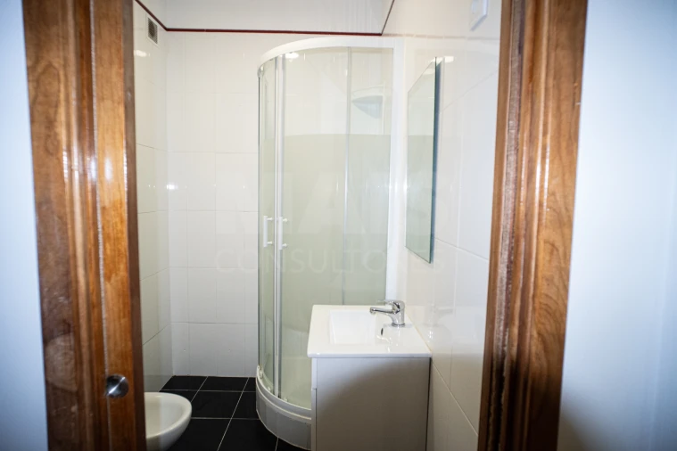 Apartamento T2 para Arrendamento em Porto Salvo Foto 8