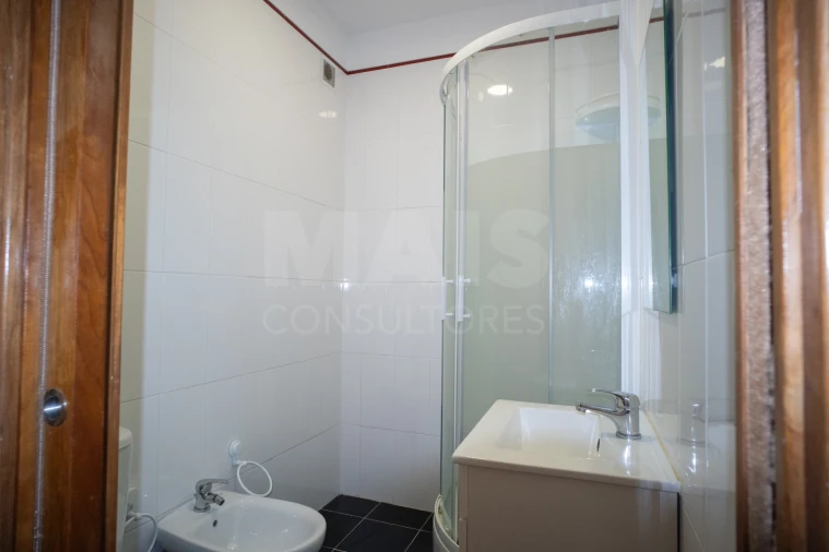 Apartamento T2 para Arrendamento em Porto Salvo Foto 9