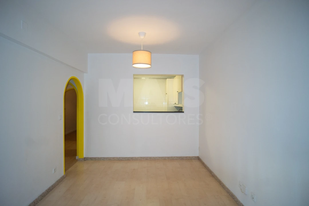 Apartamento T2 para Arrendamento em Porto Salvo Foto 3
