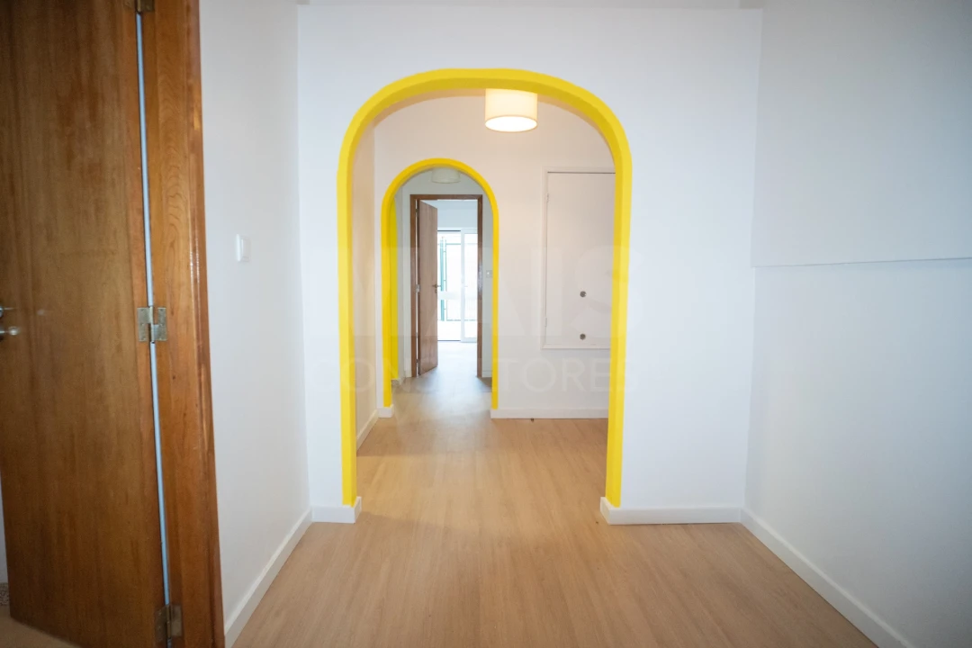 Apartamento T2 para Arrendamento em Porto Salvo Foto 4