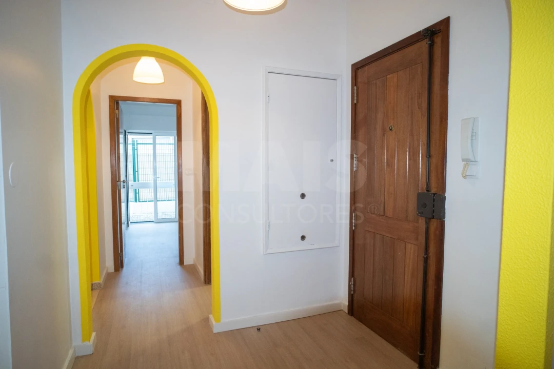 Apartamento T2 para Arrendamento em Porto Salvo Foto 2