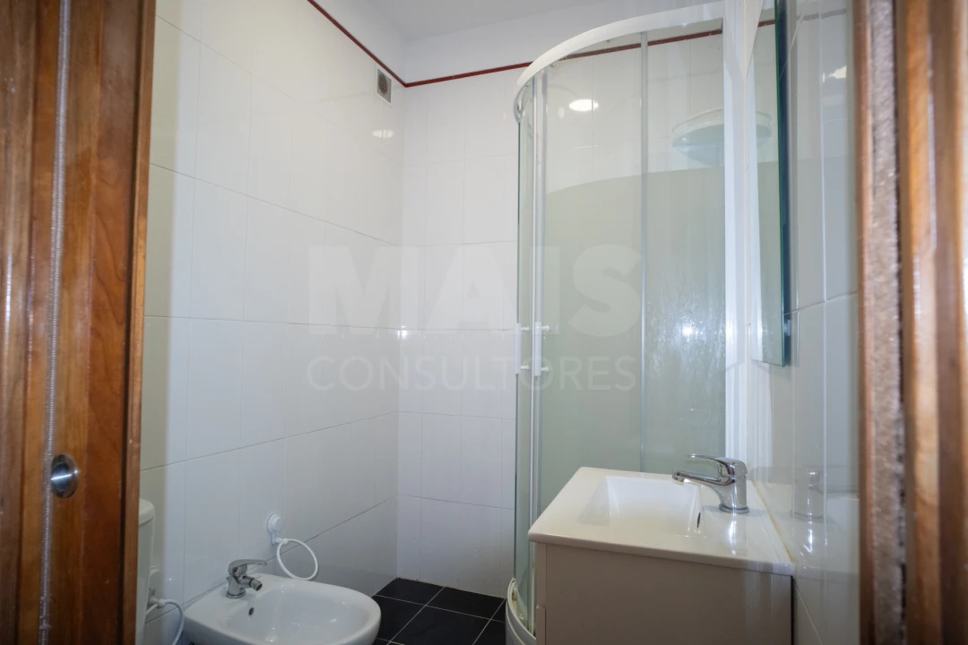 Apartamento T2 para Arrendamento em Porto Salvo Foto 9