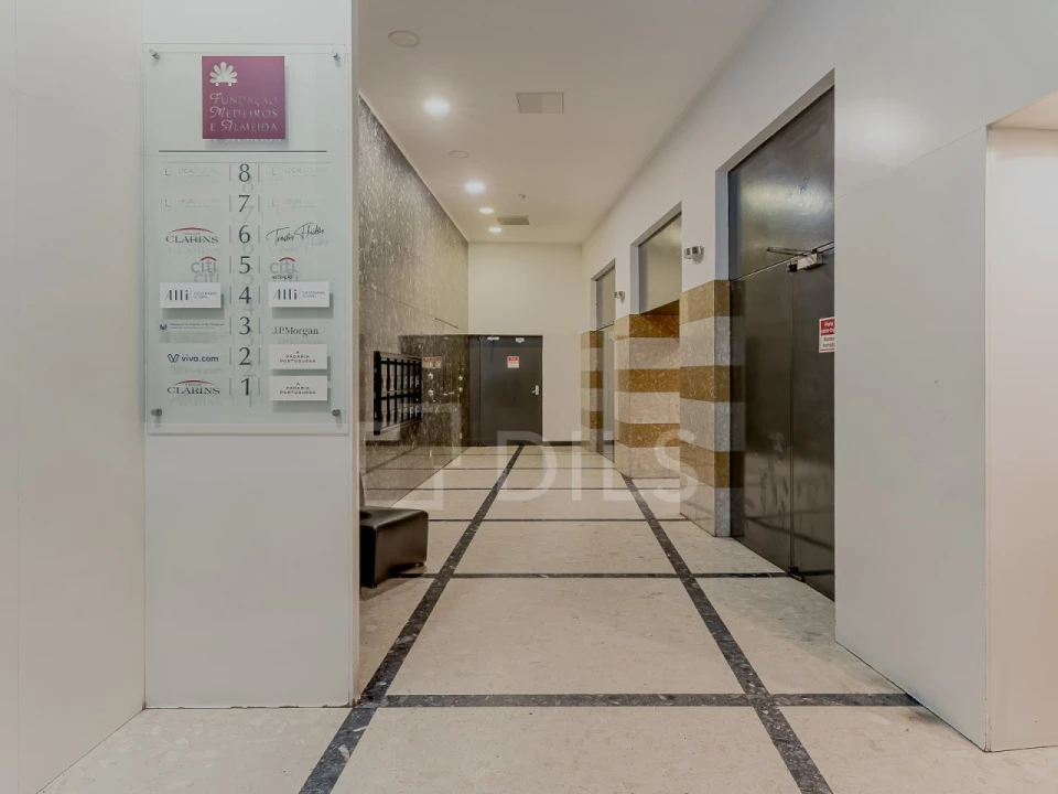 Escritório para Arrendamento em Santo António Foto 16