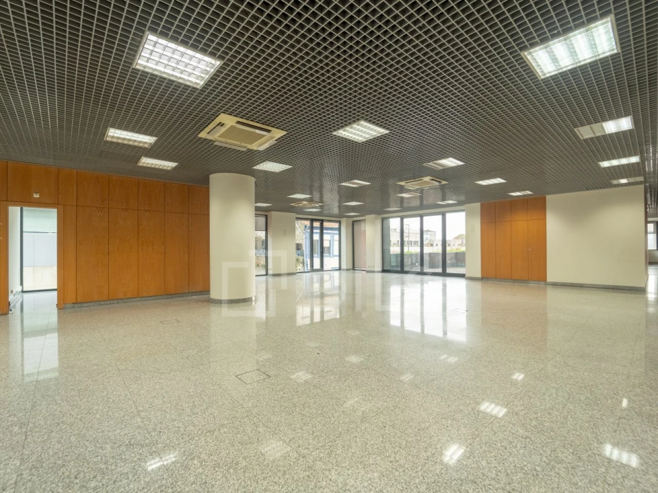 Escritório para Arrendamento em Lordelo do Ouro e Massarelos Foto 9