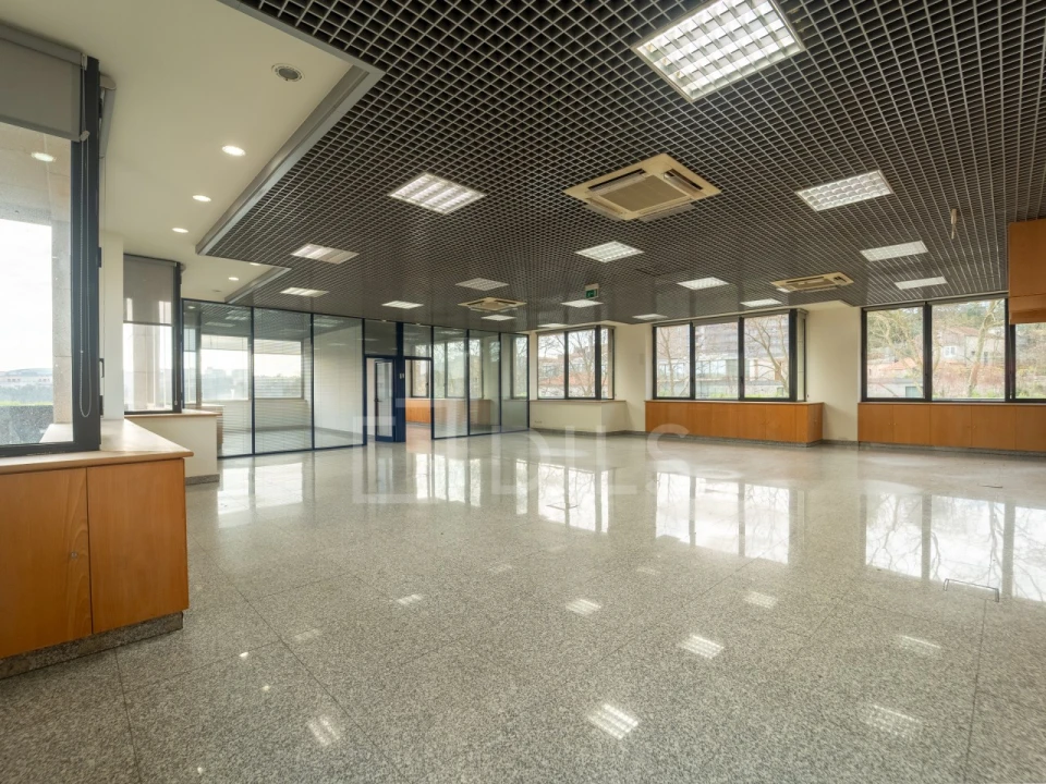 Escritório para Arrendamento em Lordelo do Ouro e Massarelos Foto 10