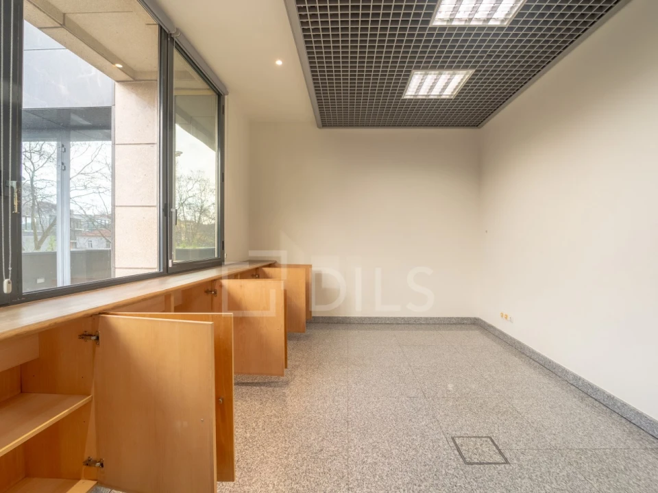 Escritório para Arrendamento em Lordelo do Ouro e Massarelos Foto 14