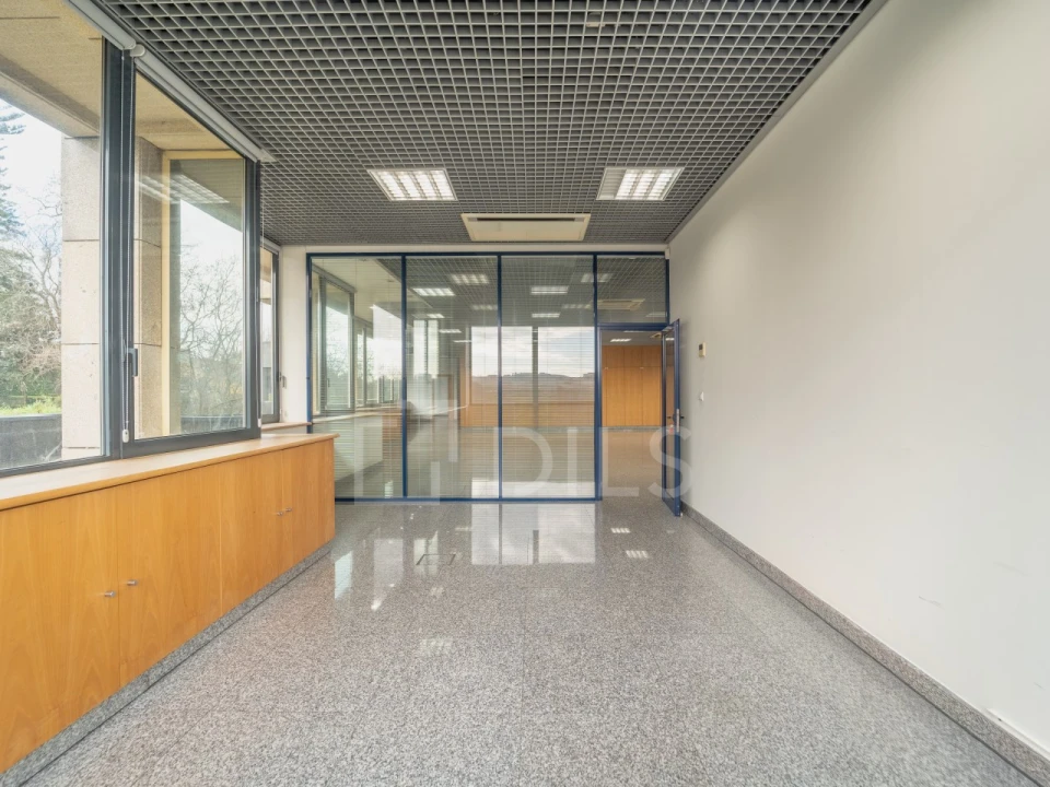 Escritório para Arrendamento em Lordelo do Ouro e Massarelos Foto 17