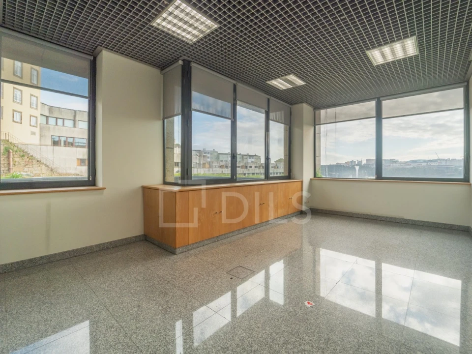 Escritório para Arrendamento em Lordelo do Ouro e Massarelos Foto 18