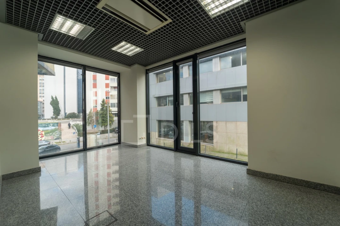 Escritório para Arrendamento em Lordelo do Ouro e Massarelos Foto 22