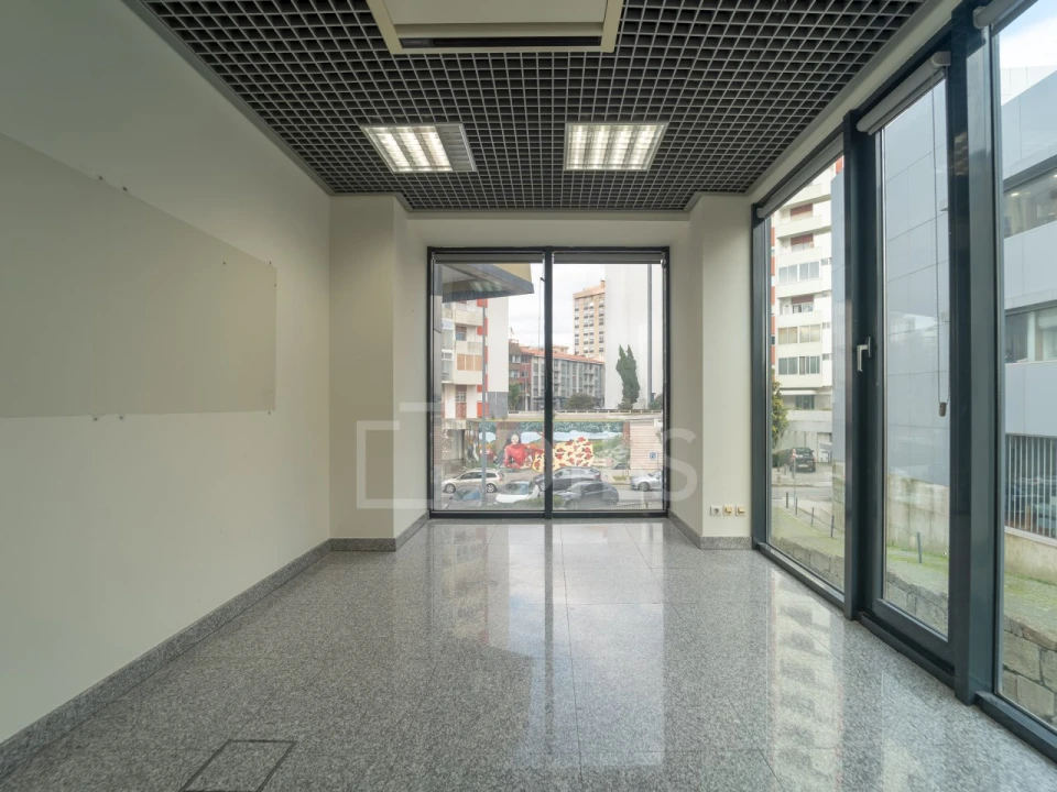 Escritório para Arrendamento em Lordelo do Ouro e Massarelos Foto 28