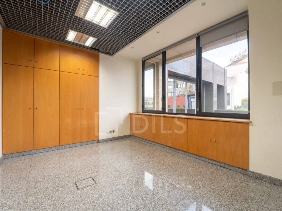 Escritório para Arrendamento em Lordelo do Ouro e Massarelos Foto 32