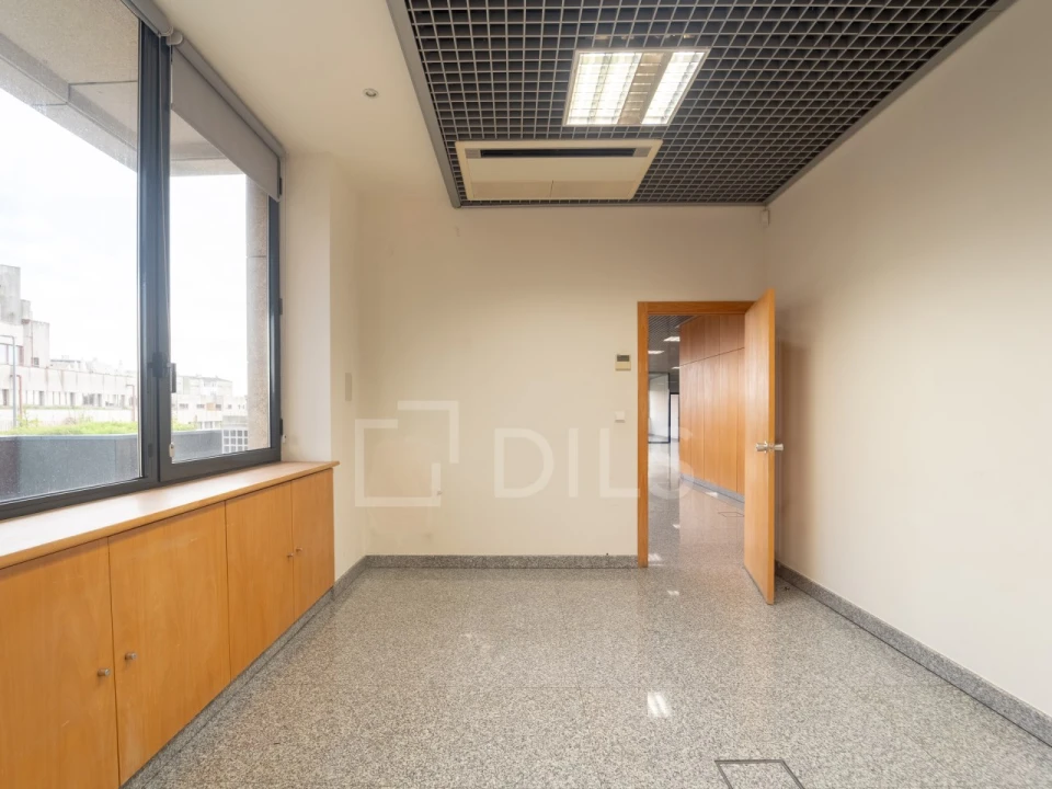 Escritório para Arrendamento em Lordelo do Ouro e Massarelos Foto 35