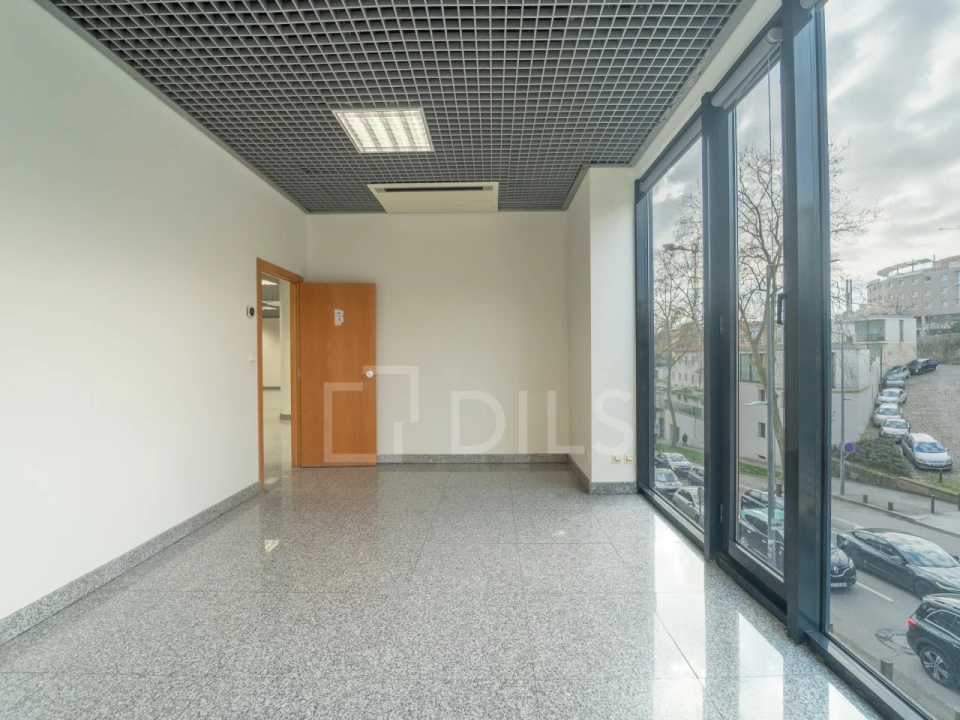 Escritório para Arrendamento em Lordelo do Ouro e Massarelos Foto 37